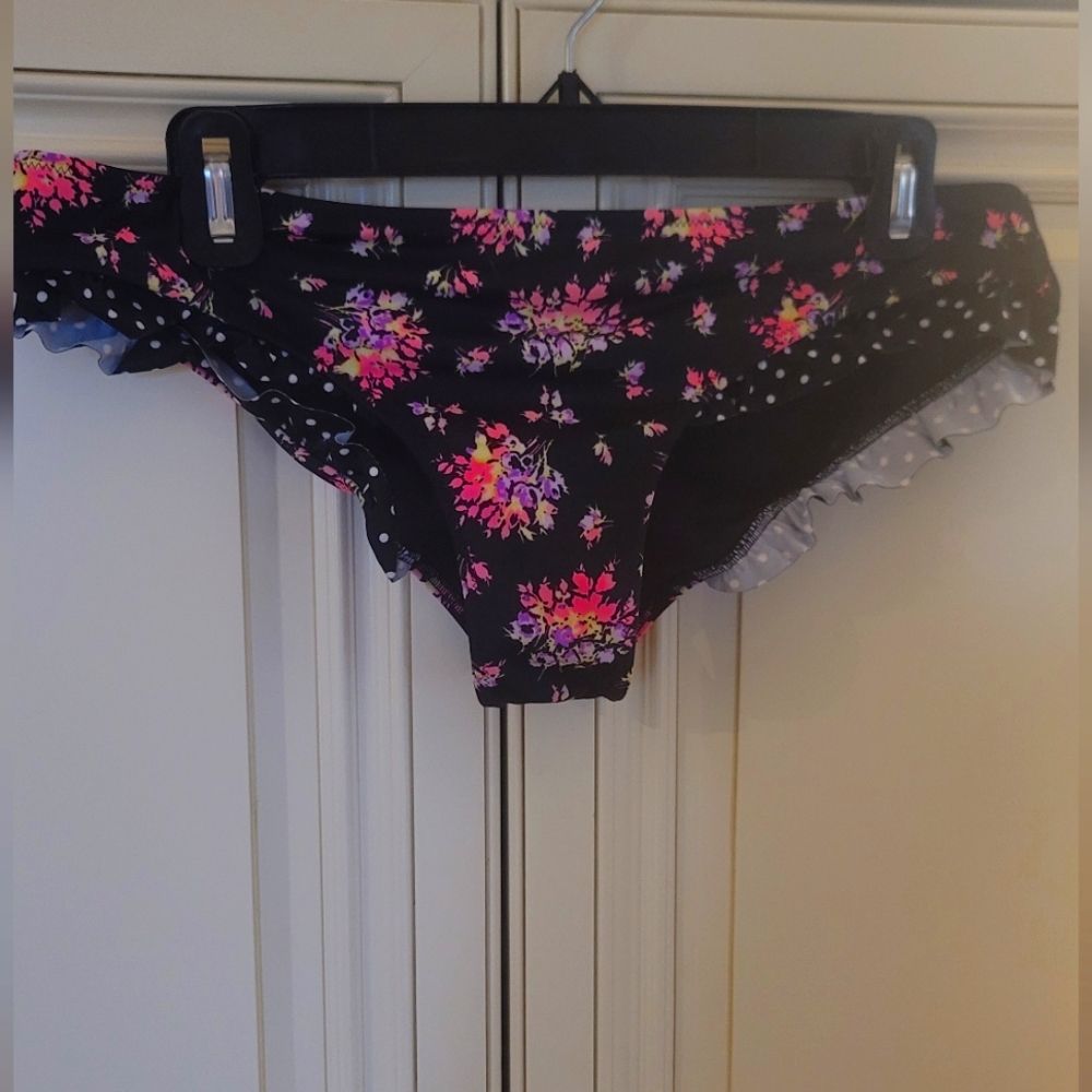 Victoria's Secret Swim Bottom, Size Medium